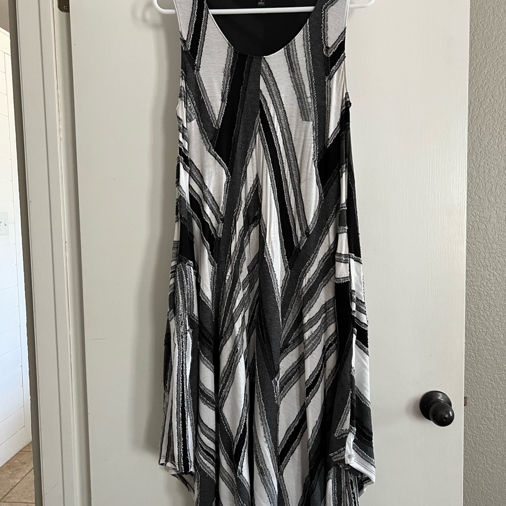 Simply Vera Vera Wang Black and White Asymmetrical Dress